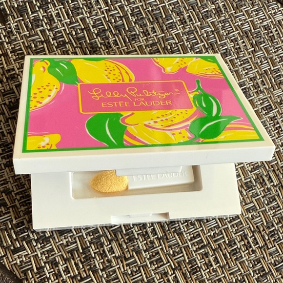 Estée Lauder Lilly Pulitzer Pure Color Eyeshadow Palette!!🔥🔥🔥 - Picture 1 of 13